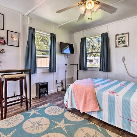 Flirty Flamingo Studio 1 Mi To Canyon Lake Bagian luar foto