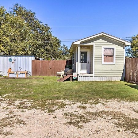 Flirty Flamingo Studio 1 Mi To Canyon Lake Bagian luar foto