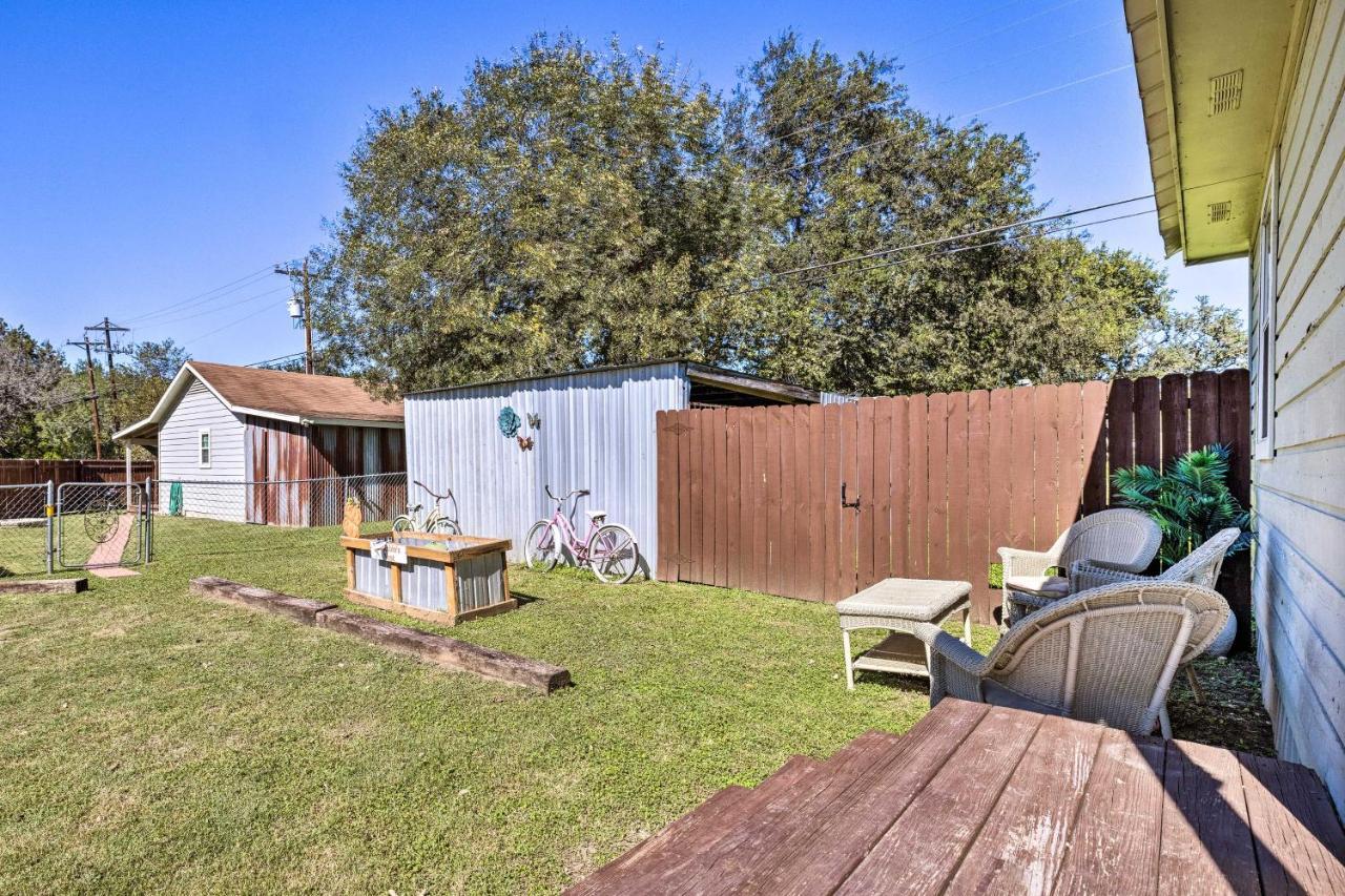 Flirty Flamingo Studio 1 Mi To Canyon Lake Bagian luar foto