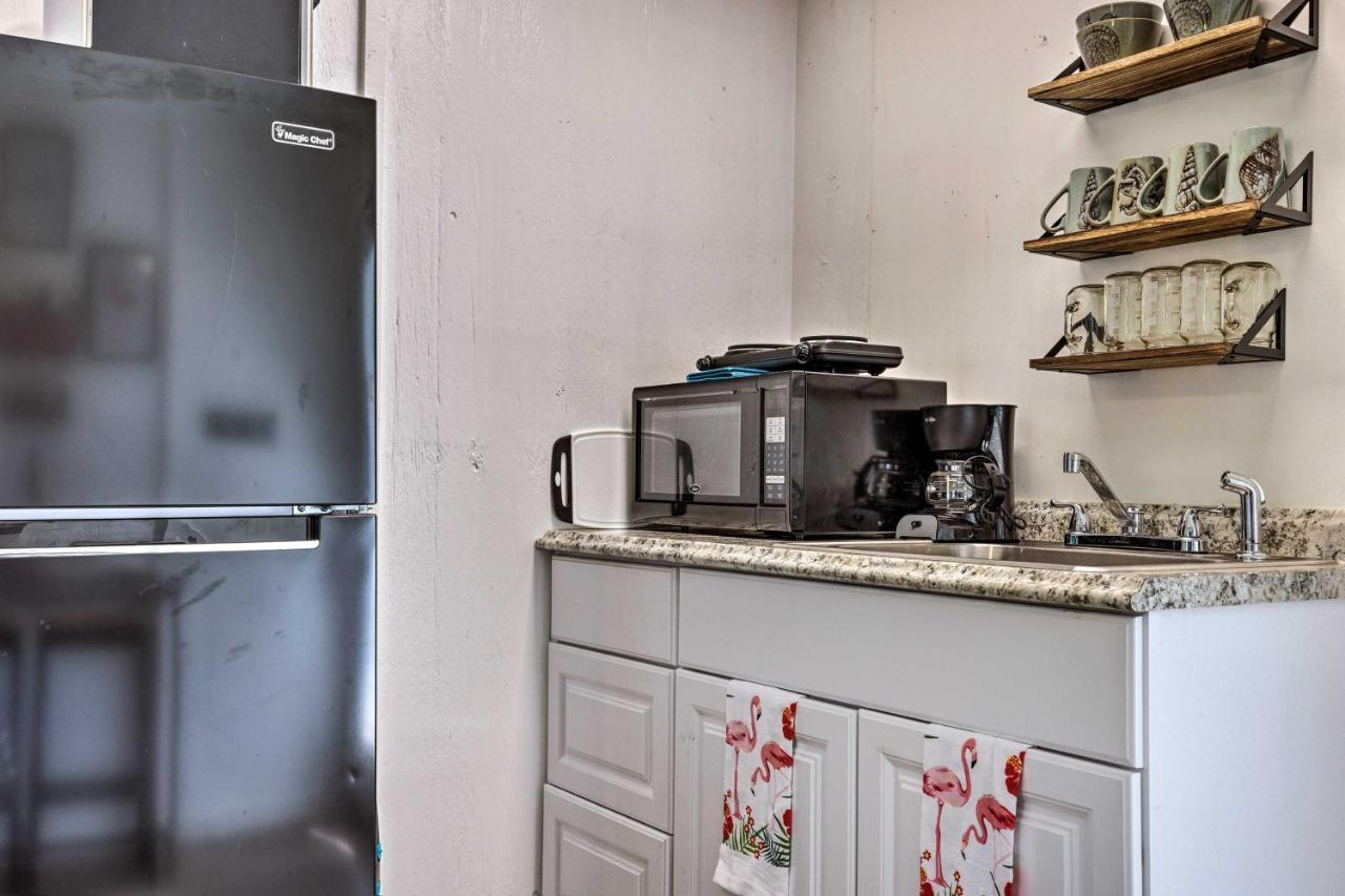 Flirty Flamingo Studio 1 Mi To Canyon Lake Bagian luar foto